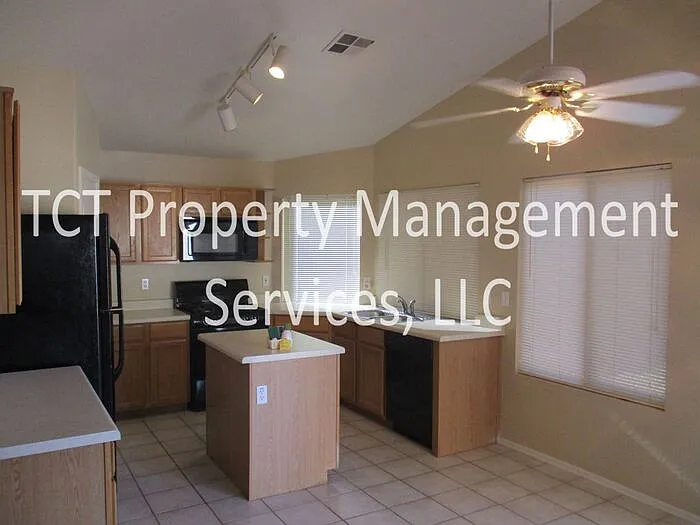 3 bed, 2.0 bath, 1509 sqft, $1,995 — Photo 3