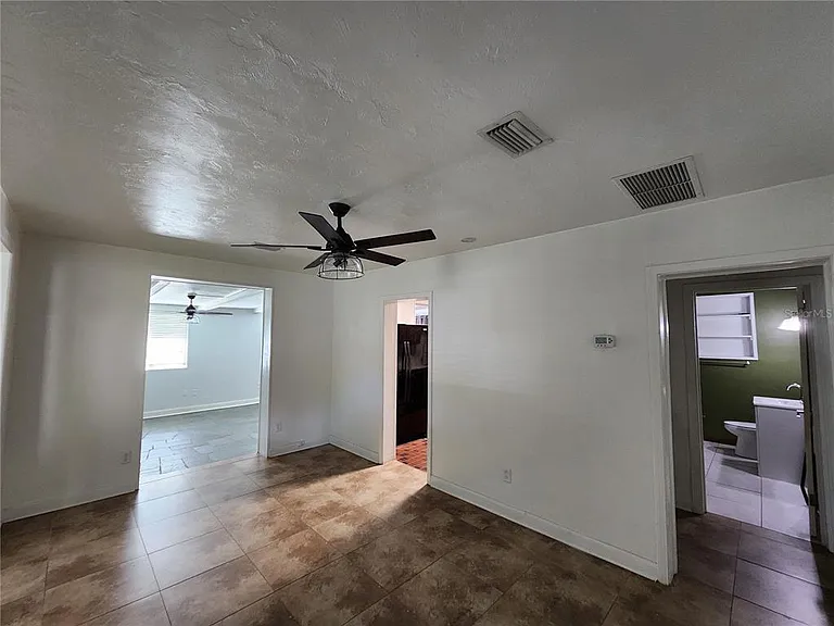 1014 NE 10th Pl — Photo 19