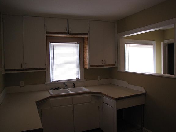 4th image of 310 E 12th St
