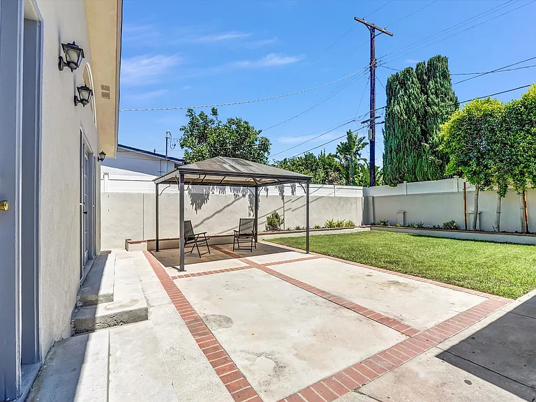 6942 Alcove Ave — Photo 21