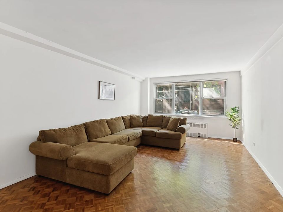 1st image of 221 E 50th St APT 1A