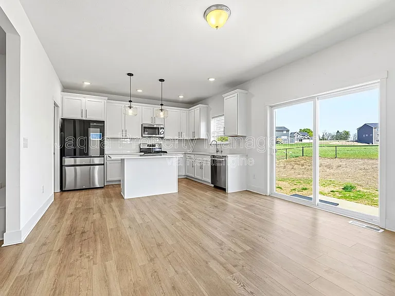 9424 Snow Valley Dr SE — Photo 4