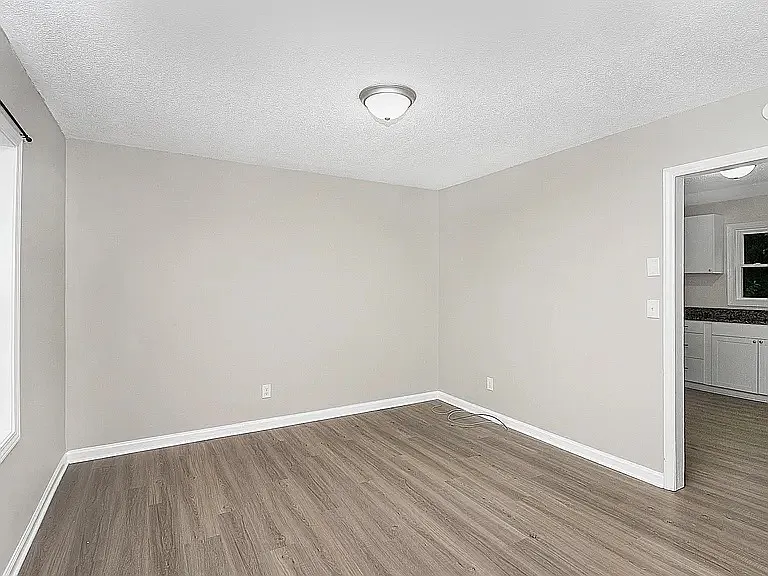 2 bed, 768 sqft, $1,300 — Photo 4