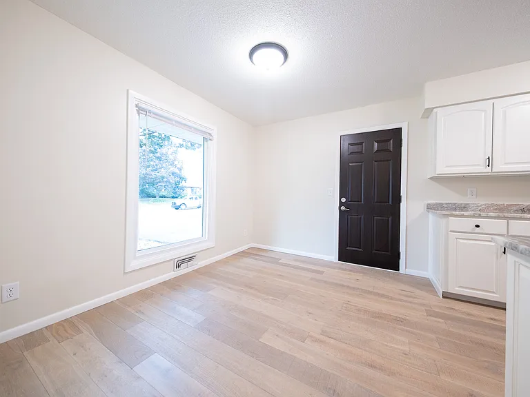 14200 Elgin Ct — Photo 4