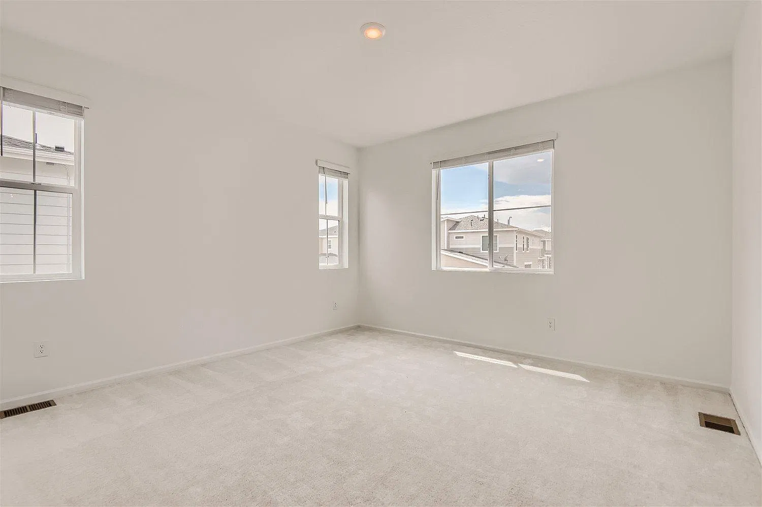 3 bed, 2.5 bath, 1474 sqft, $2,600 — Photo 4