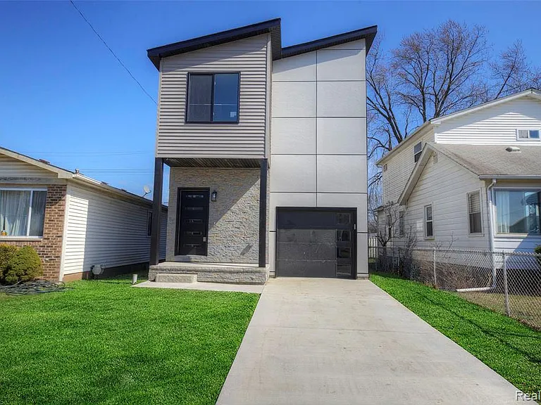 2808 Goodrich St — Photo 1