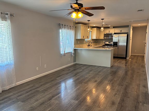 4th image of 228 Clinton Ave