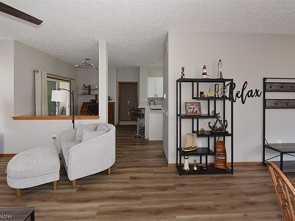 4th image of 2144 Southampton Ln