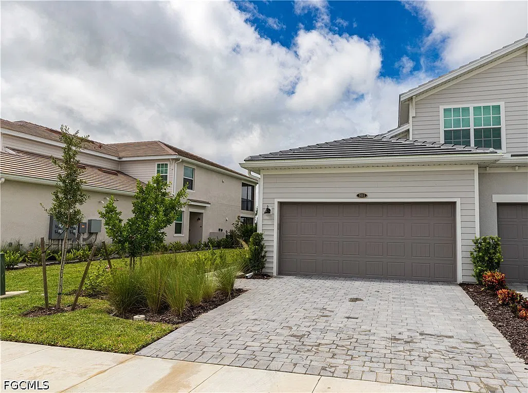 3 bed, 2.0 bath, 1749 sqft, $2,600 — Photo 1
