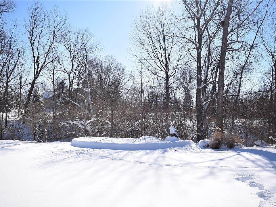 2nd image of 233 Aberdeen Ct
