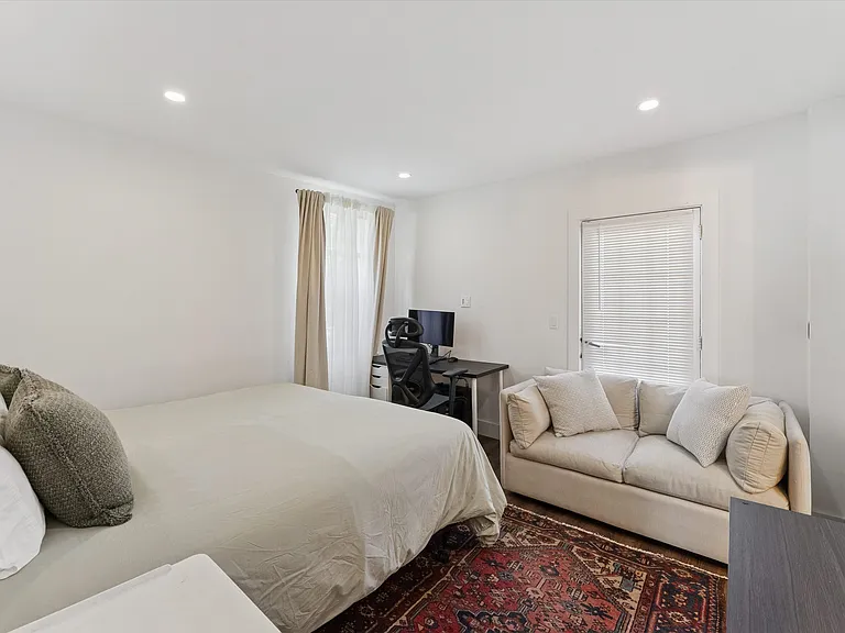 649 Hill St — Photo 14