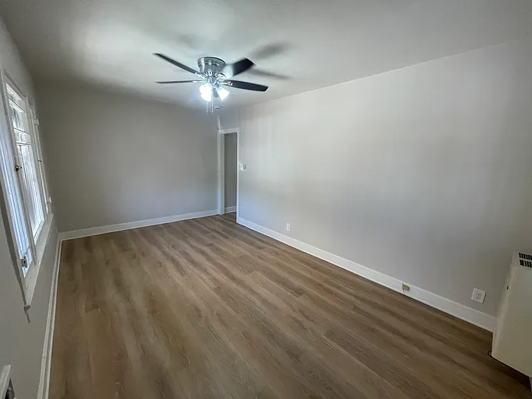5217 Lexington Ave — Photo 2