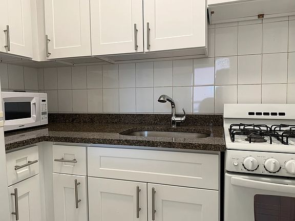 3rd image of 200 W 18th St APT 7J