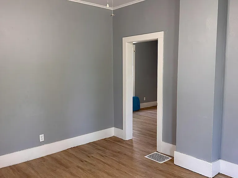 506 N York St — Photo 7