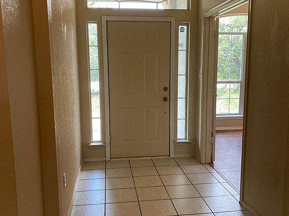Vaulted ceiling entryway