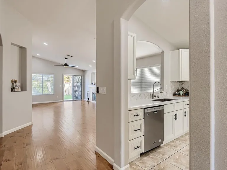 2212 Crestline Falls Pl — Photo 5