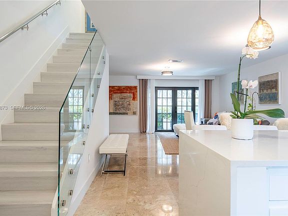 4th image of 576 Westree Ln