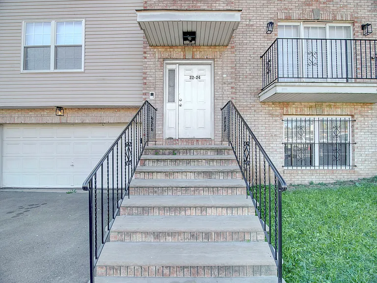 22-24 Avon Ave #1 — Photo 8