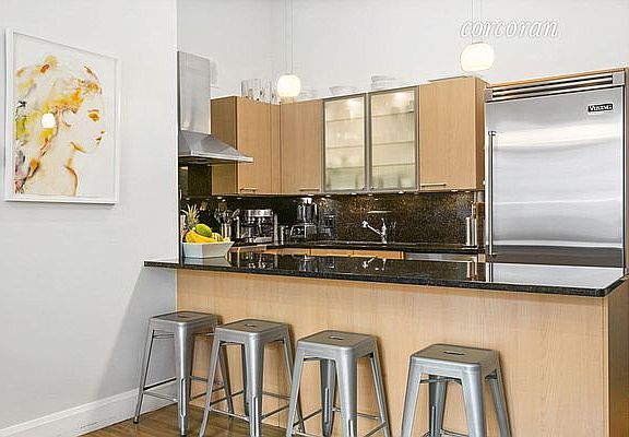 3rd image of 121 W 19th St APT 5A