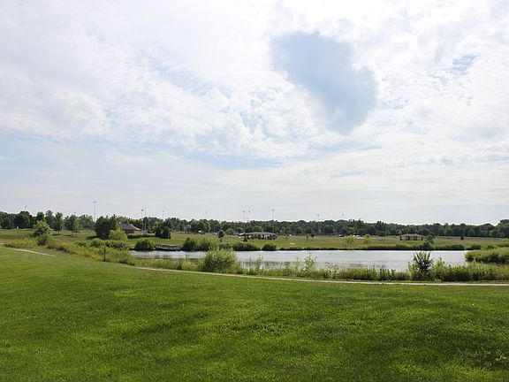4th image of W142N7025 Oakwood Dr