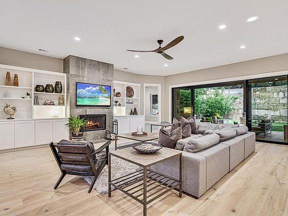 2nd image of 902 Palos Verdes Dr