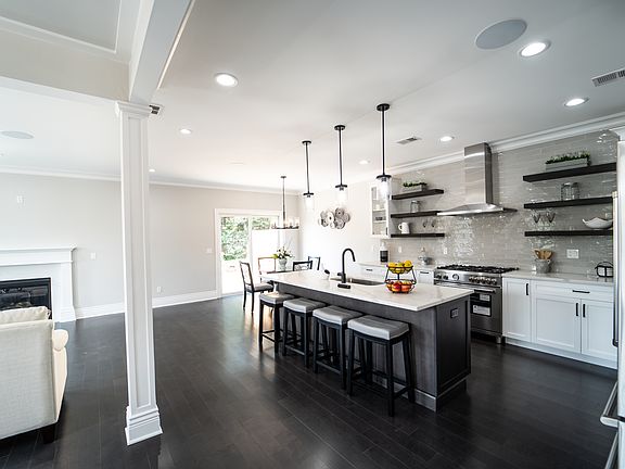 4th image of 301 Tiffany Way #301