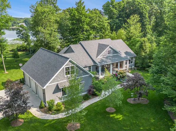 7227 Buck Lake Woods Dr SE, Alto, MI 49302