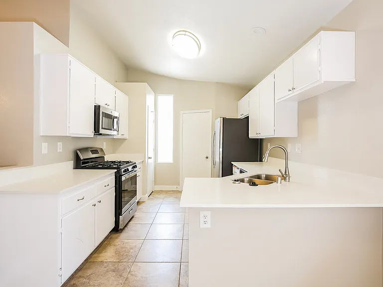 130 Breezy Shore Ave — Photo 6