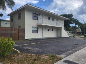 15 NE 13th St, Fort Lauderdale, FL
