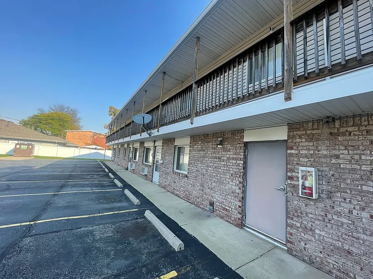 3906 W Sylvania Ave — Photo 34