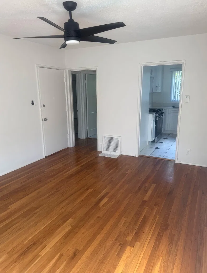 328 N Louise St — Photo 3