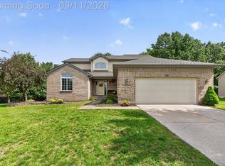 2082 Pinebrook Meadow Ct, Howell, MI 48843
