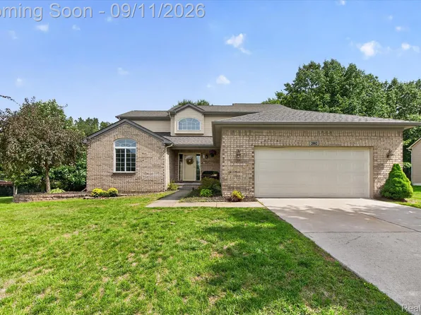 2082 Pinebrook Meadow Ct, Howell, MI 48843