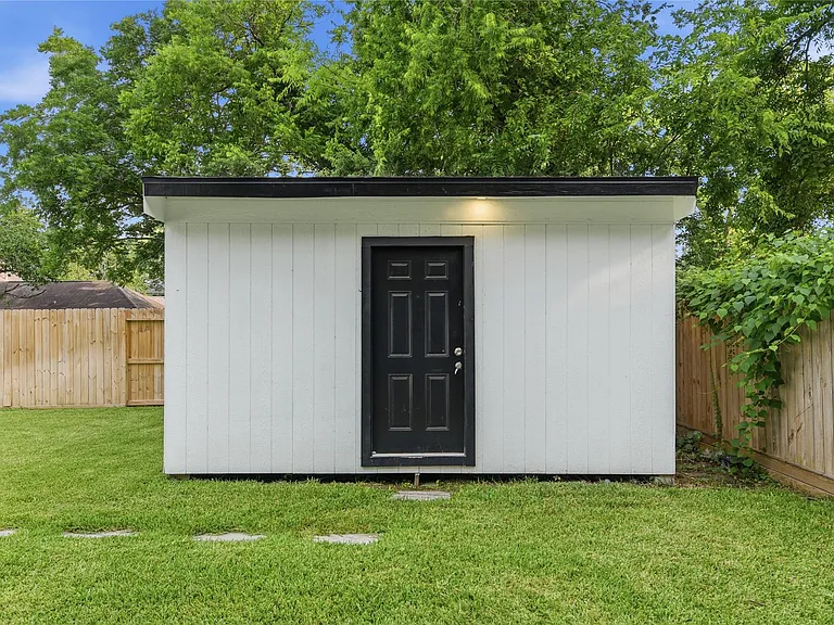 9403 Spaulding St — Photo 37