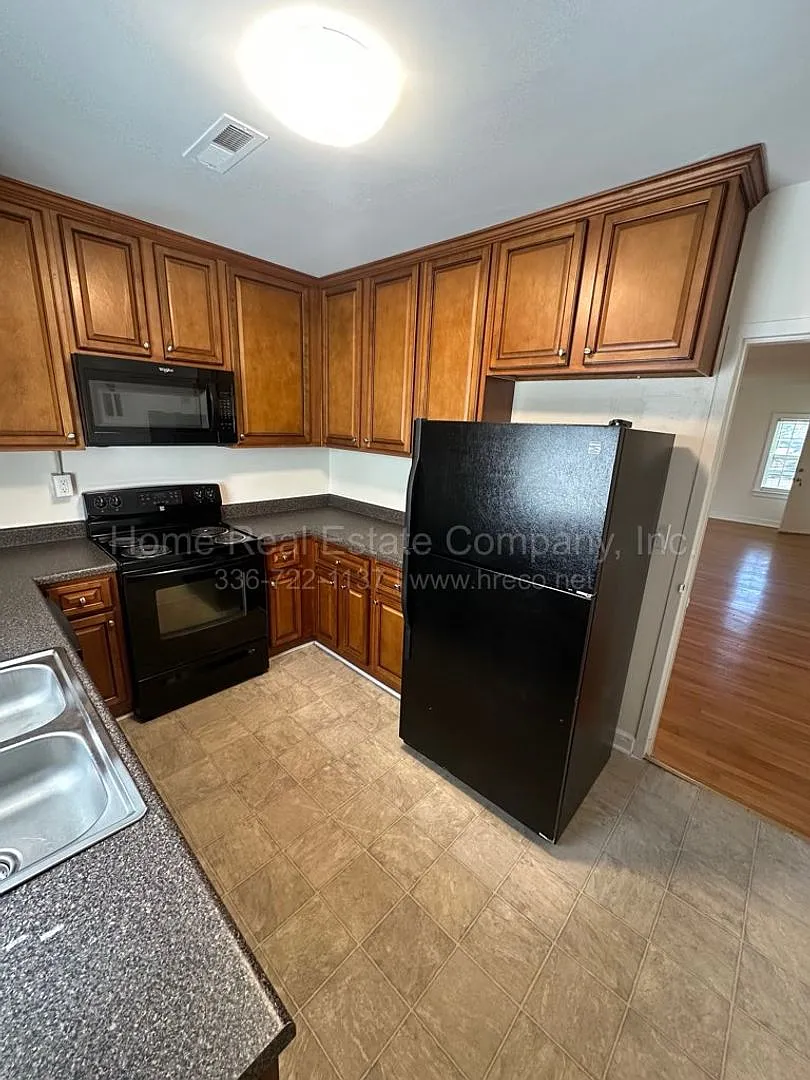 Colonial Arms Apartmenst | 807 West End Blvd Apt C-10 — Photo 3
