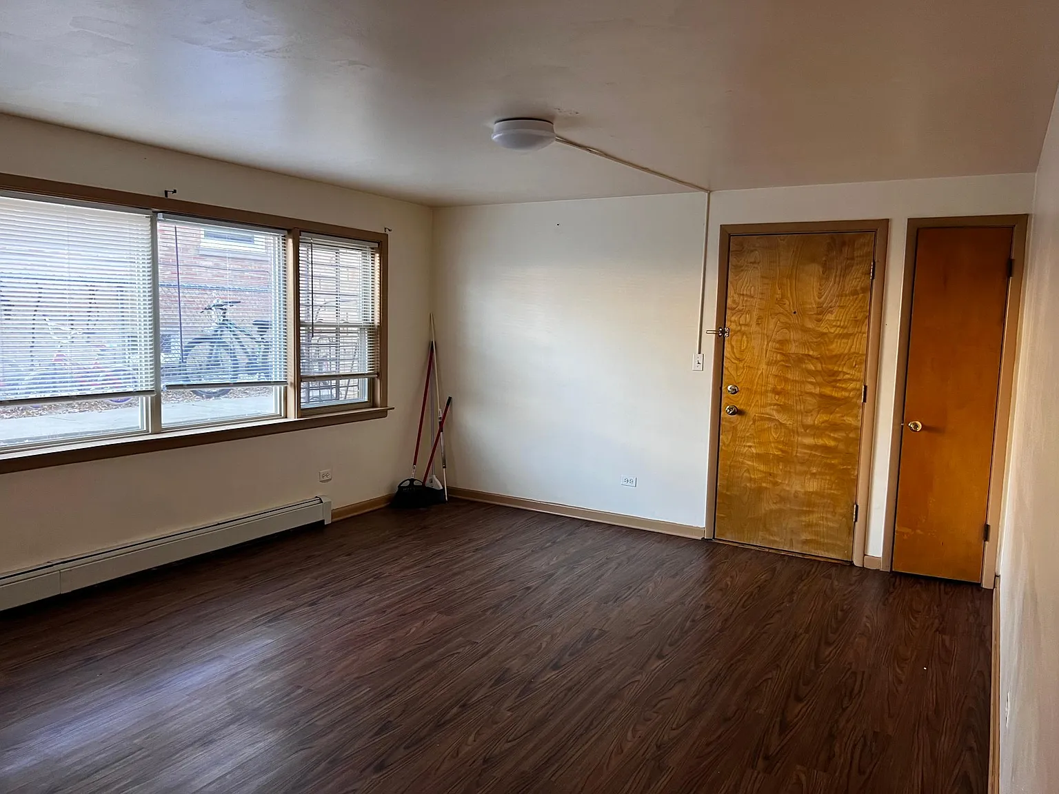 3850 W Argyle St — Photo 3