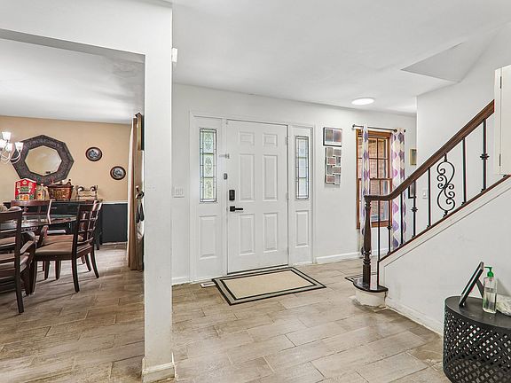 4th image of 1213 Johnson Dr