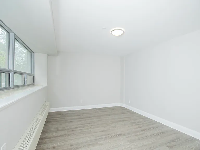 806 Kennedy Rd — Photo 21