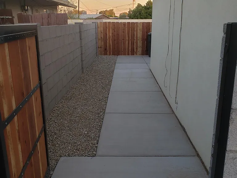 2873 S 1st Ave — Photo 2