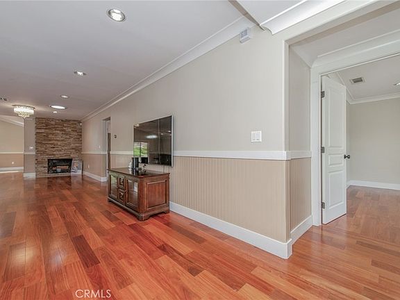 4th image of 2545 Castle Rock Rd