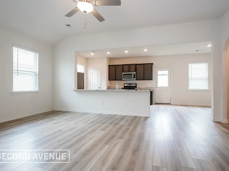 331 Condie Russell Ave — Photo 3