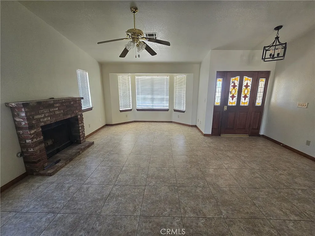 4 bed, 2001 sqft, $3,000 — Photo 4
