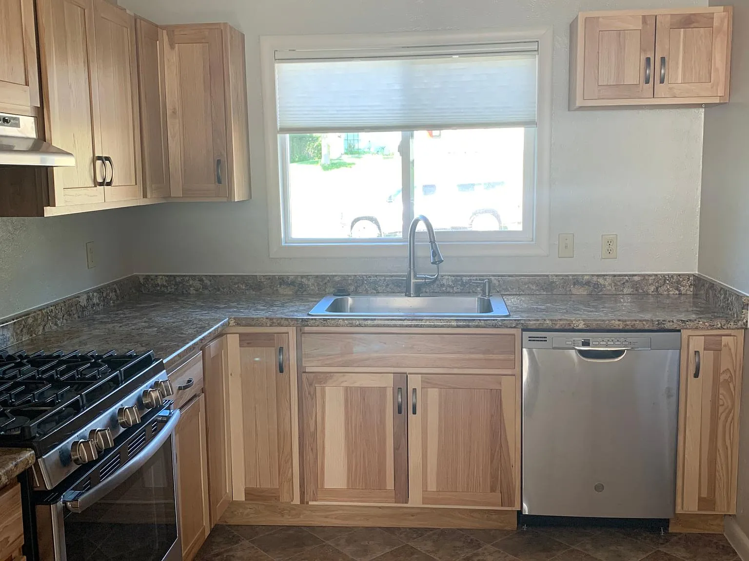 3 bed, 1008 sqft, $2,800 — Photo 3