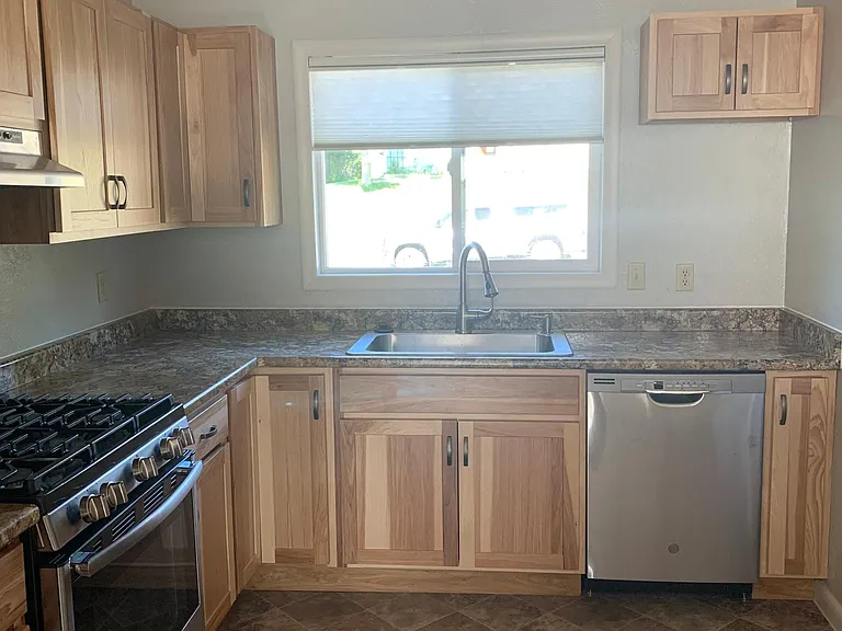 2020 Highland Ave — Photo 3