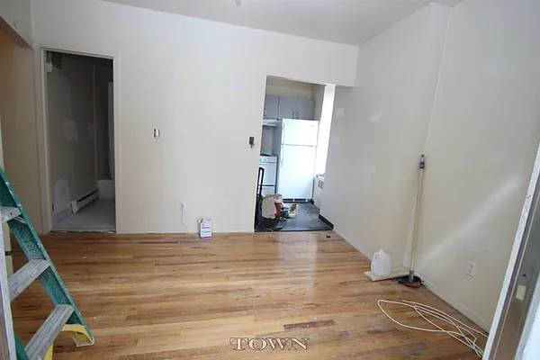 Rented by Town Residential | media 41