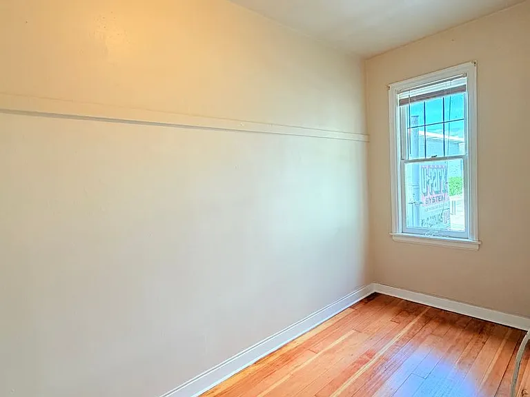Spacious Units in a Vintage Brick Building- Walk to Seattle Center, Shops,and Restaurants! — Photo 34