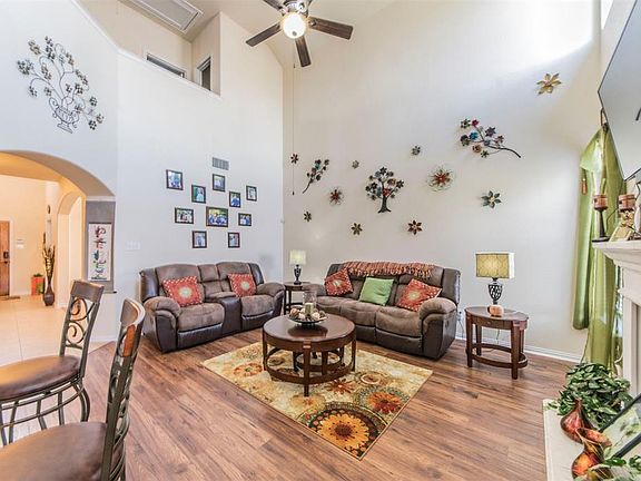 4th image of 2356 Collin Dr