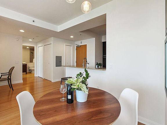 5th image of 425 1st St Unit 1001