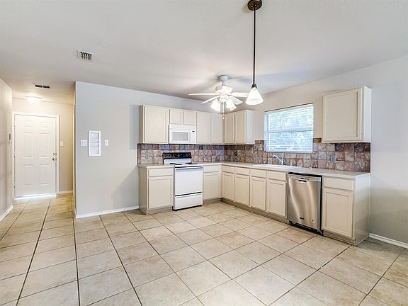 5th image of 2626 Lookout Dr