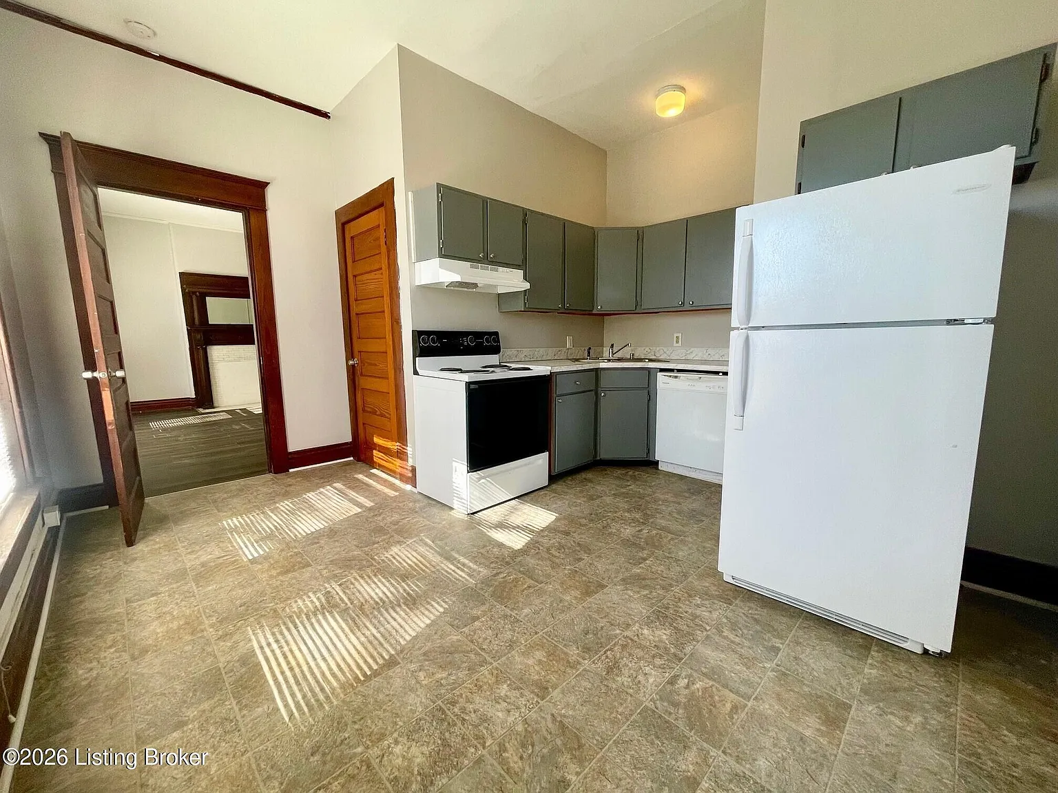 1 bed, 1.0 bath, $925 — Photo 4